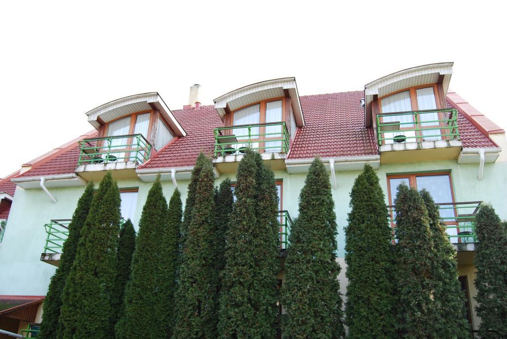 Hotel Paar Szieszta Γκιόρ Εξωτερικό φωτογραφία
